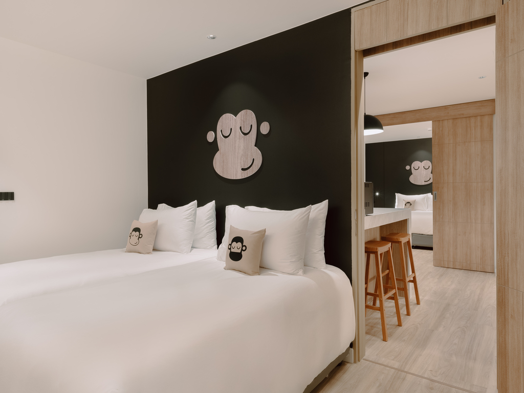 ORANGUTAN POD SUITE WITH BATH POD