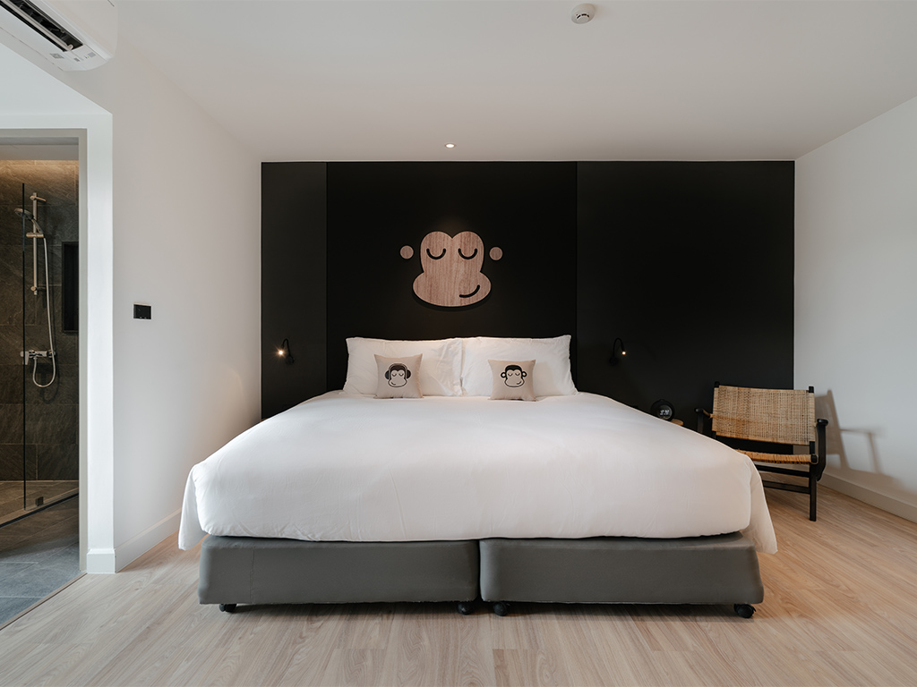 CHIMPANZEE POD - CONNECTING DOOR (DELUXE ROOM DOUBLE OR TWIN BED WITH CONNECTING DOOR)
